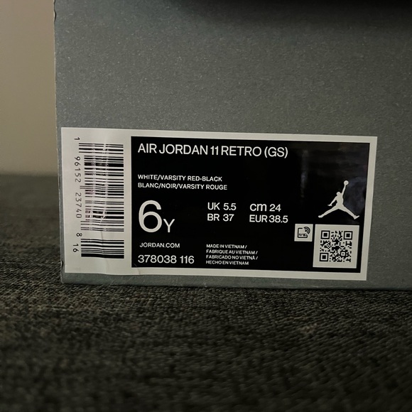 Nike Air Jordan Retro 11, Size 6Y, like new, barely used - Picture 2 of 4